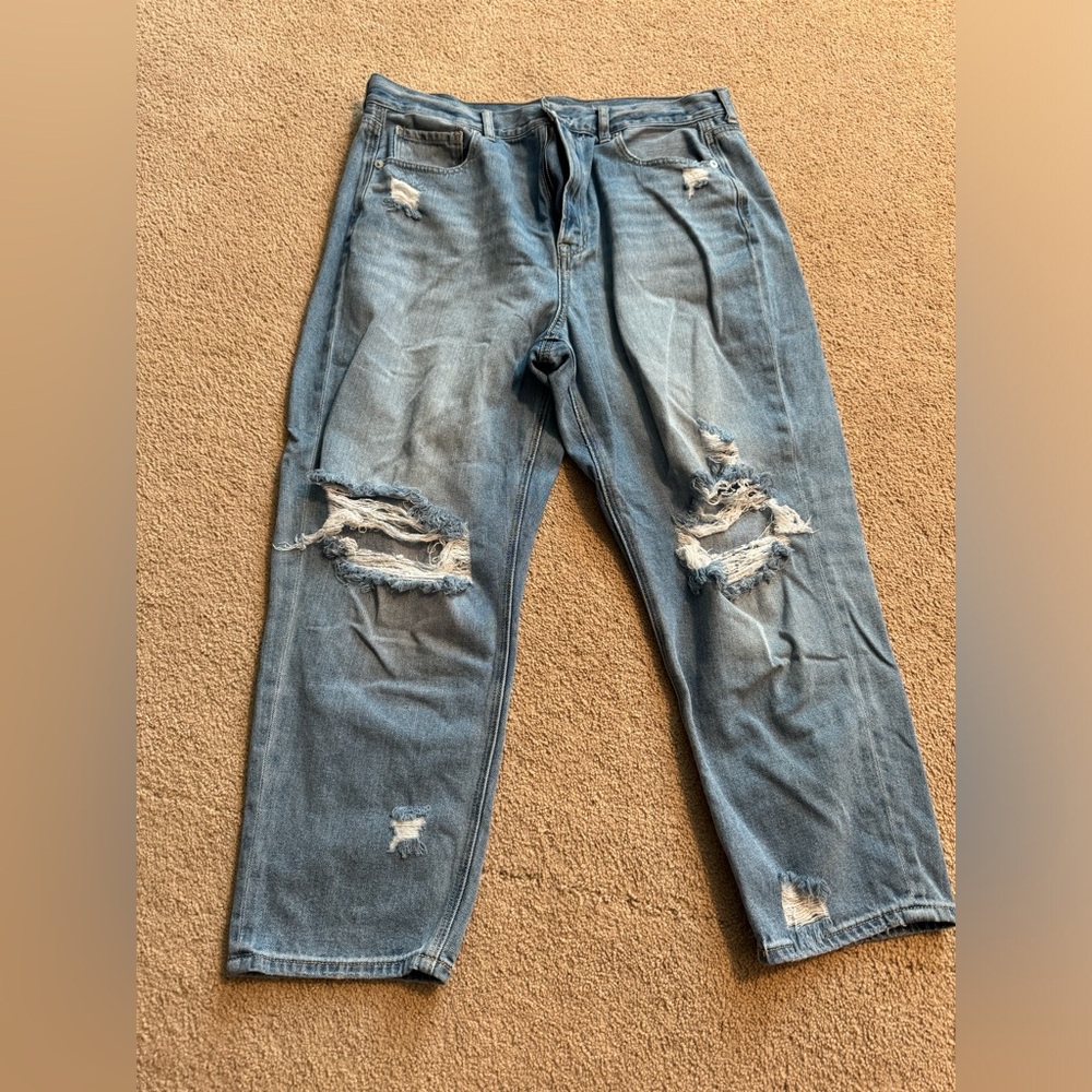 American Eagle High Rise Light Wash Short Ripped Mom Jeans